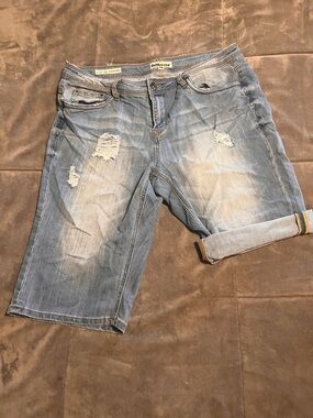 dollhouse Light Blue Distressed Denim Women’s Shorts size 16